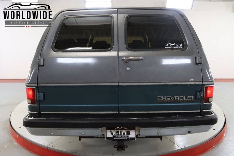 Chevrolet Suburban 350 v8  1990 prix tout compris