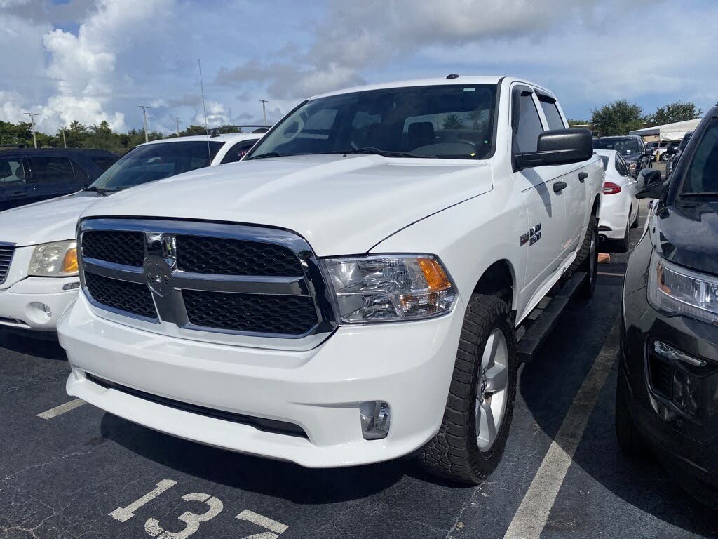 Dodge RAM 1500 express crew cab 4wd v8 2014 prix tout compris hors homo 4500€