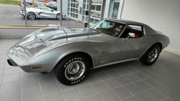 1976 Chevrolet Corvette V8 1976 Tout compris 