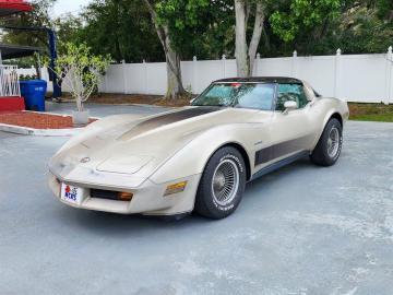 1982 Chevrolet Corvette Edition Collector 5.7L V8 1982 Tout compris 