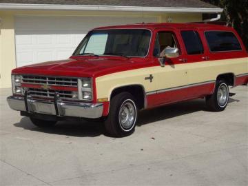 1986 Chevrolet Suburban Bi-ton V8 1986 Prix tout compris