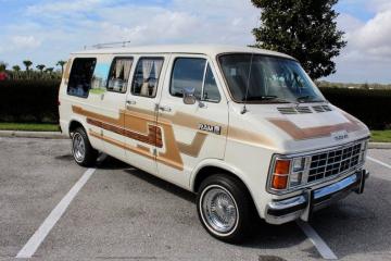 1981 Dodge B Custom Conversion 1981 Prix tout compris