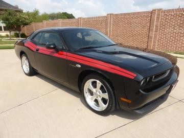 2011 dodge challenger R/T V8 2011 Prix tout compris hors homologation 4500 €