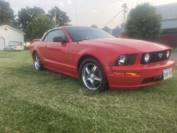 2005 Ford Mustang GT V8 Tout compris hors homologation 4500e