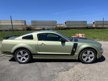 2005 Ford Mustang GT V8 2005 Tout compris hors homologation 4500e