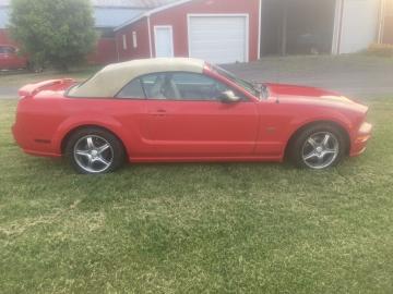 2005 Ford Mustang GT V8 Tout compris hors homologation 4500e