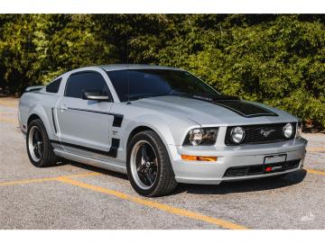 2005 Ford Mustang GT V8 Tout compris hors homologation 4500e